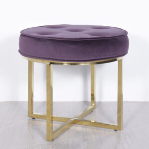 обивка пуфика фиолетовой велюровой тканью