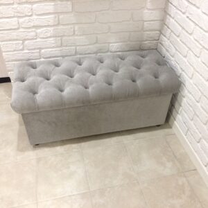 обивка банкетки серой тканью